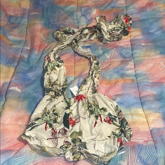 Fashion novas “Welcome to the jungle” romper - Picture 7 of 8